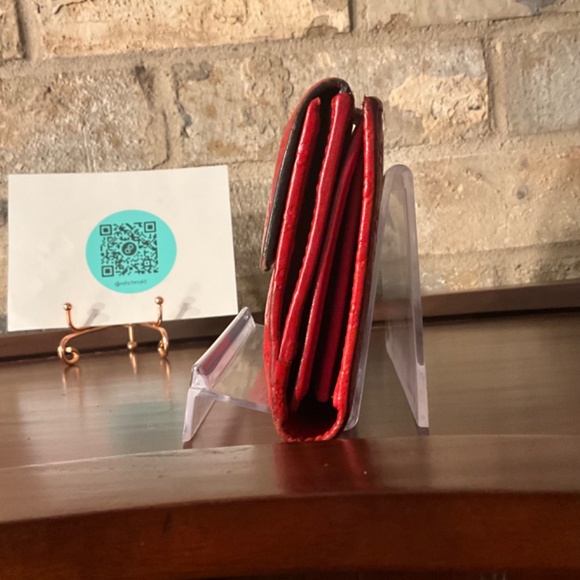 AUTHENTIC GUCCI RED LEATHER CONTINENTAL WALLET - Picture 3 of 15